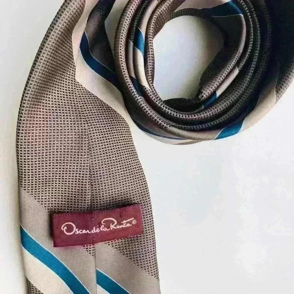 Oscar de la Renta Men’s Tie. - Picture 4 of 5